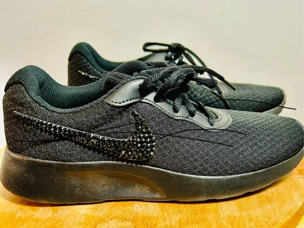 Women's shoes.Nike brand. Size 8.$40. - Image 2