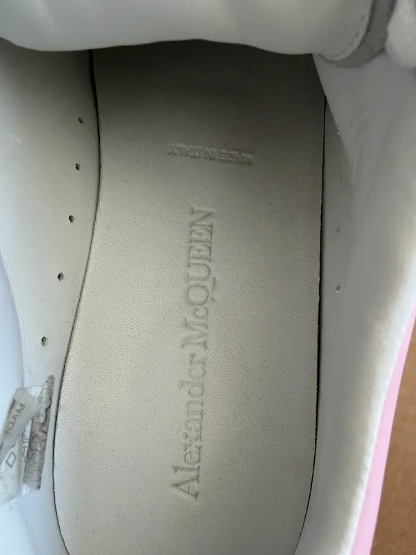 Alexander McQueen Sneakers Oversized - Image 9