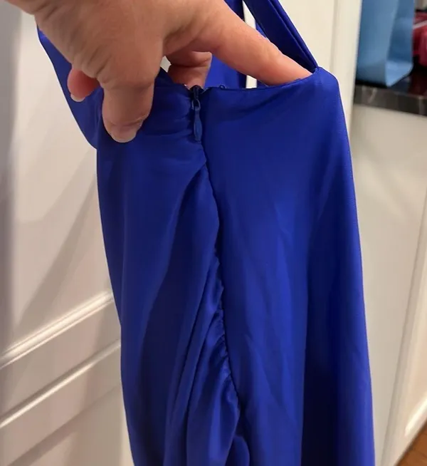 Superdown blue deep V ruched dress with side zipper. New without tags. - Image 4