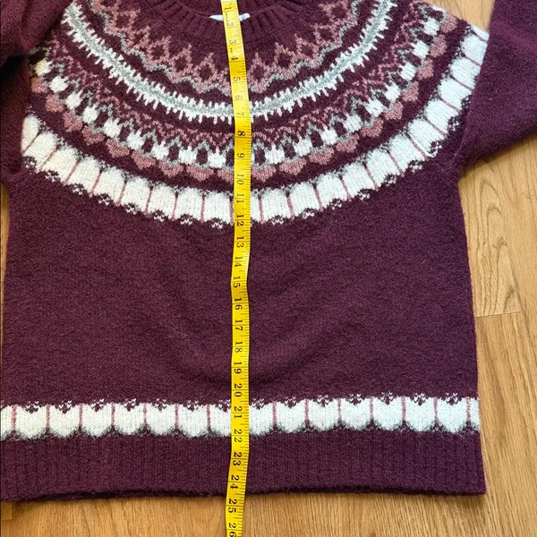 Elegant Burgundy and White Knit Sweater - Image 4