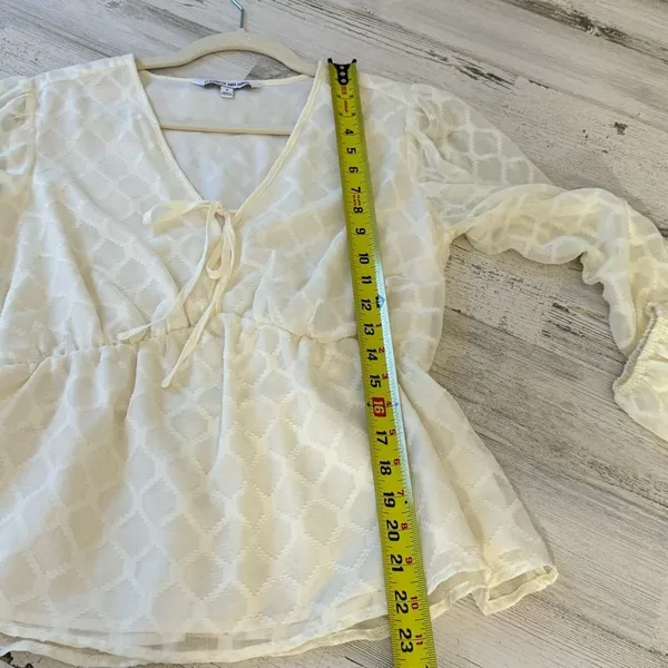 Elizabeth and James Cream Peplum Long Sleeve Peasant Blouse V-Neck Tie‎ Front Sm - Image 10