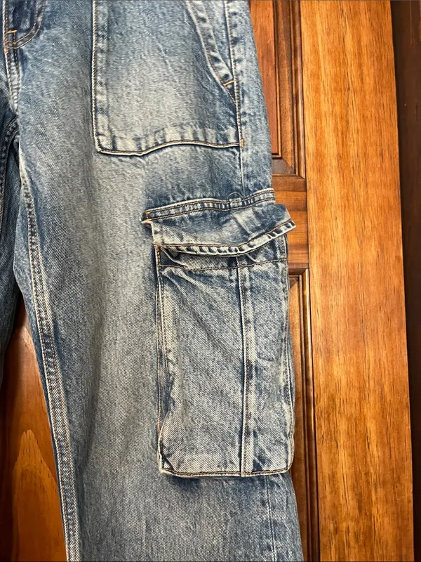 Zara Baggy low slung wide leg Denim Cargo Jeans - Relaxed Fit Size 2 - Image 2