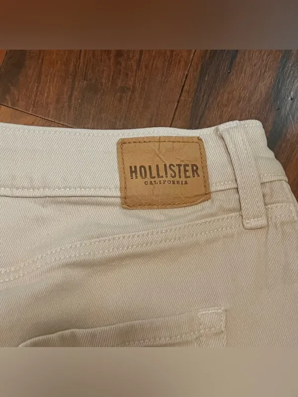 Hollister Women’s Ultra High-Rise Cream Dad Denim Jeans - SHORT LENGTH - Image 8