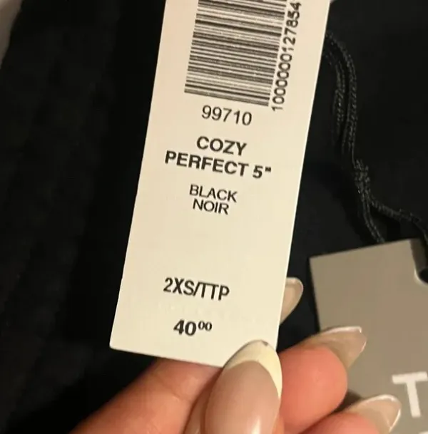 Aritzia TNA Black Shorts - Image 4