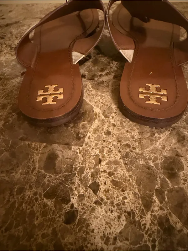 Tory Burch beautiful Women’s Cream Leather Gemstone Accents of Gold Sandals - Image 5