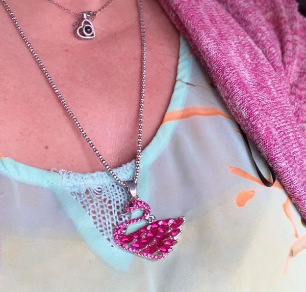 Beautiful GOLD PLATED Swan with pink/violet crystals pendant and chain - Image 7