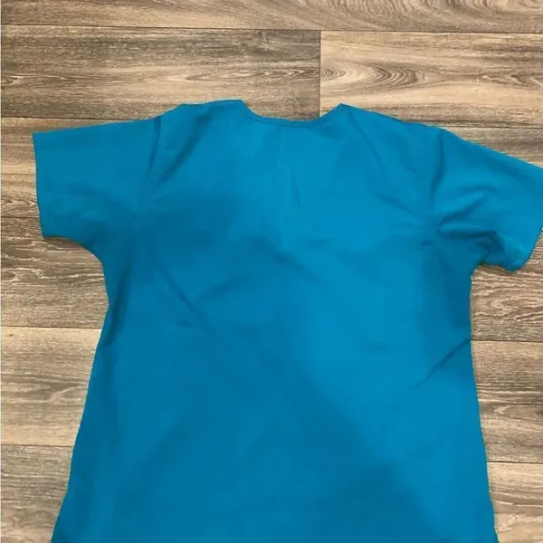 Carhartt Women’s Scrub Top Size Large - Image 4