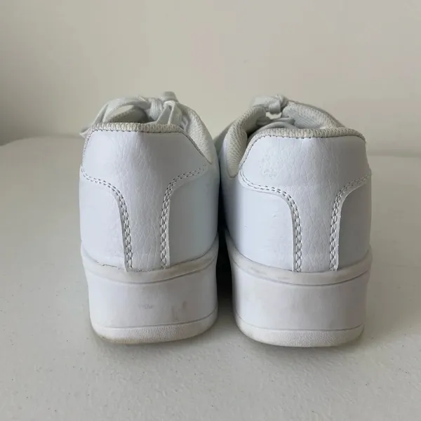 No Boundaries‎ women’s white fashion sneakers — size 6.5 - Image 3