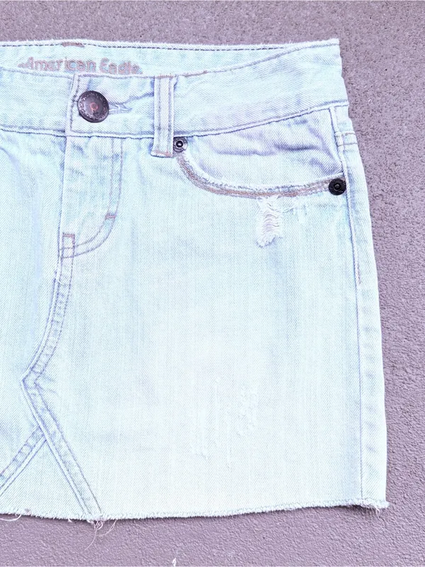 American Eagle Outfitters Light Blue Distressed Denim Mini Skirt Sz 0 - Image 3