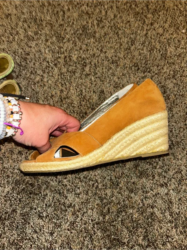 Chocolat Blu Suede Peep-Toe Wedge Sandals size 6 - Image 3