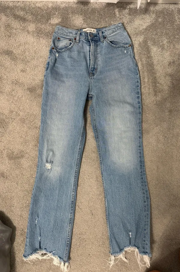 Abercrombie High-Rise Jeans - Image 3