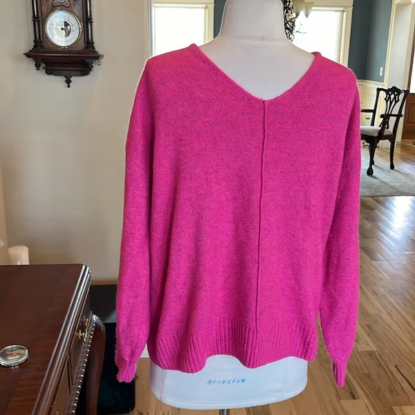 Vince Camuto Bright Pink Lightweight Sweater V Neck Womens Small Oversized - Image 5