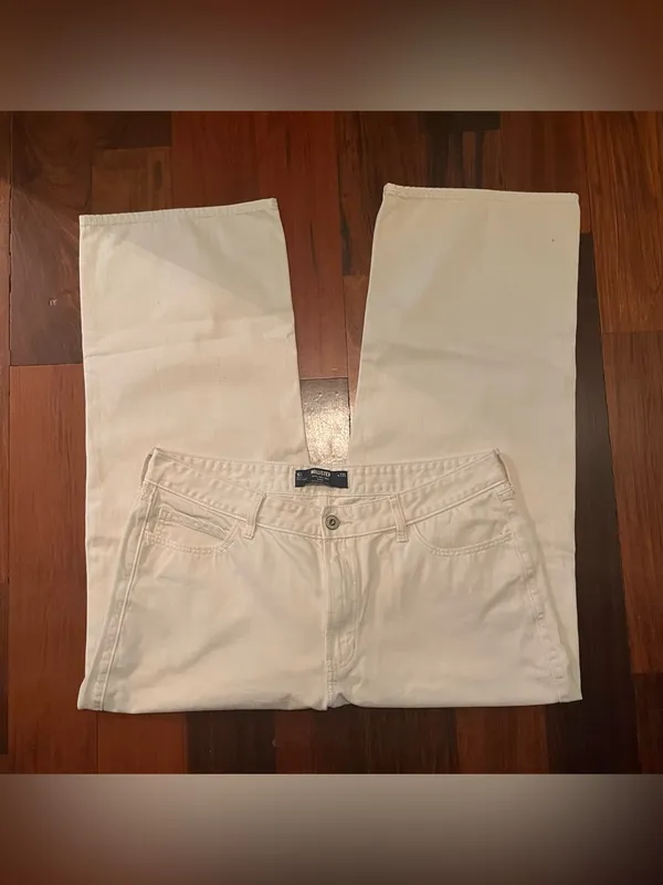 Hollister Women’s Cream Ultra High-rise Baggy Denim Jeans - Short Length - Image 6