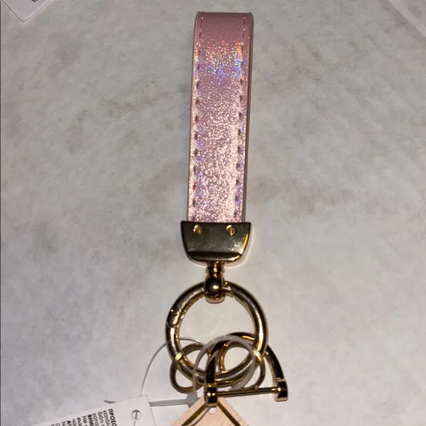 Source Unknown Pink Glittery Key Chain with Gold Buckle - Image 3