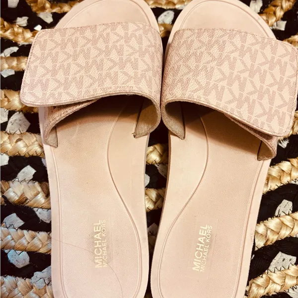 Michael Kors MK Signature Logo Print Wade Slide sandals in pink - Image 6