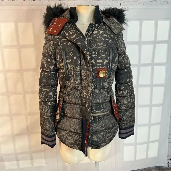 Desigual Badajoz lace print beaded embroidered puffer coat size 38 or US small - Image 4