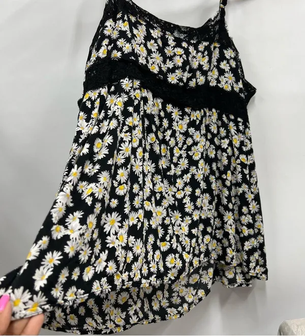 Torrid size 3 babydoll spaghetti strap tank Daisy lace FLAWED - Image 3