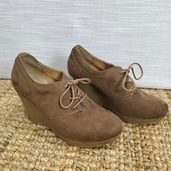 X Appeal Merrit Womens Bootie Size 7 Tan Suede Almond Toe Lace Up Wedge - Image 2