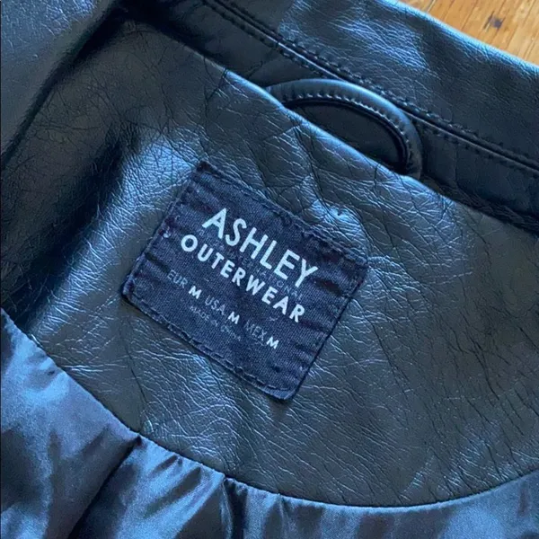 Ashley outerwear faux jacket EUC - Image 5