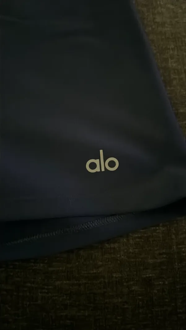 Alo Yoga Shorts - Image 2