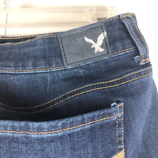 American Eagle Medium Wash Denim Shorts Raw Hem Mid Rise Jean Shorts 6 - Image 8