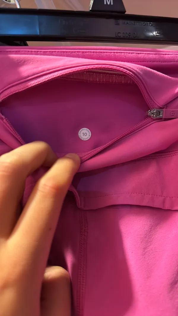 Lululemon Shorts 2.5" - Image 4