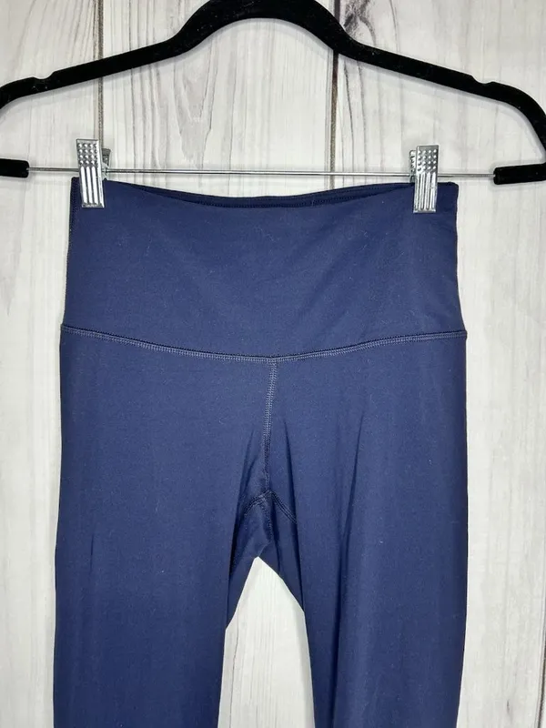 Yogalicious Women's Crop Leggings Navy Blue Sz XS (23 x 21) - Image 2
