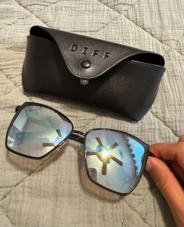 DIFF Matte Black Grey Mirror Sunglasses - Image 4