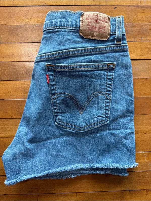 Levis Med Wash Cutoff Jean Shorts No Tag 3" Inseam Waist Size 29" - Image 4