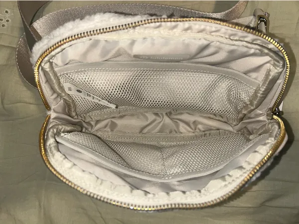 Lululemon women’s fleece belt bag - Image 4