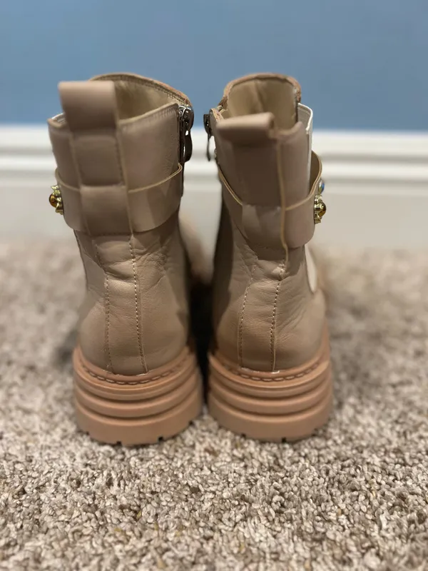 Tan Chelsea ankle boots Size 8 - Image 5