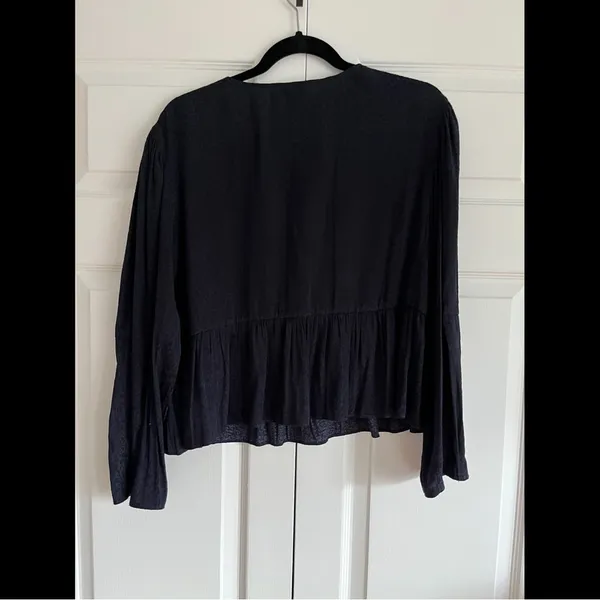 Aritzia Little Moon Blouse Size Small - Image 2