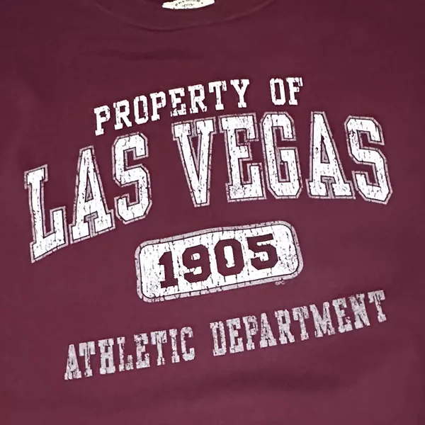 Las Vegas Nevada Crew Sweatshirt Adult M Pullover Distressed Graphic Maroon - Image 4