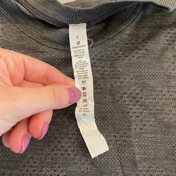 Lululemon Gray Long Sleeve Workout Top Shirt Size‎ 6 - Image 4