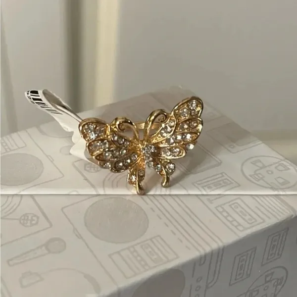 NWT Butterfly crystal ring Gold - Image 9