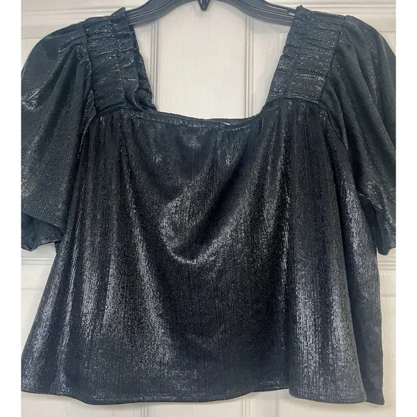 Queen of Sparkles Size Med Black Metallic Pebble Flutter Top Cropped - Image 2