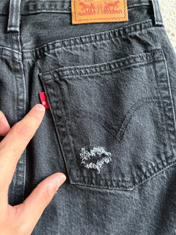 Levis Black/Grey Denim Mini Skirt summer Distressed Button Fly Raw Hem size 25 - Image 11