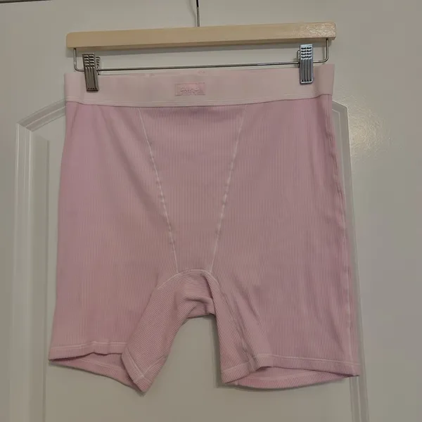 Skims Cotton Rib Boxer - Image 2