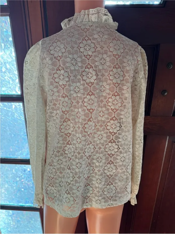 Vtg Y2K OG Eyelet S Lace Blouse Boho Cottagecore LS Ruffle Boutique Top - Image 3