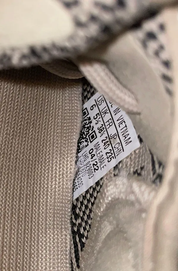 Yeezy 350 Boost V2 - Image 8