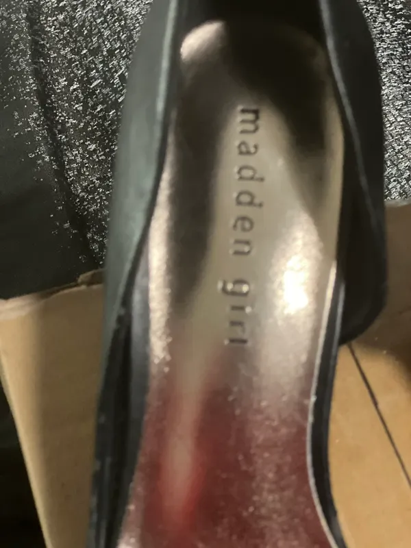 Womens sz8 heels - Image 4