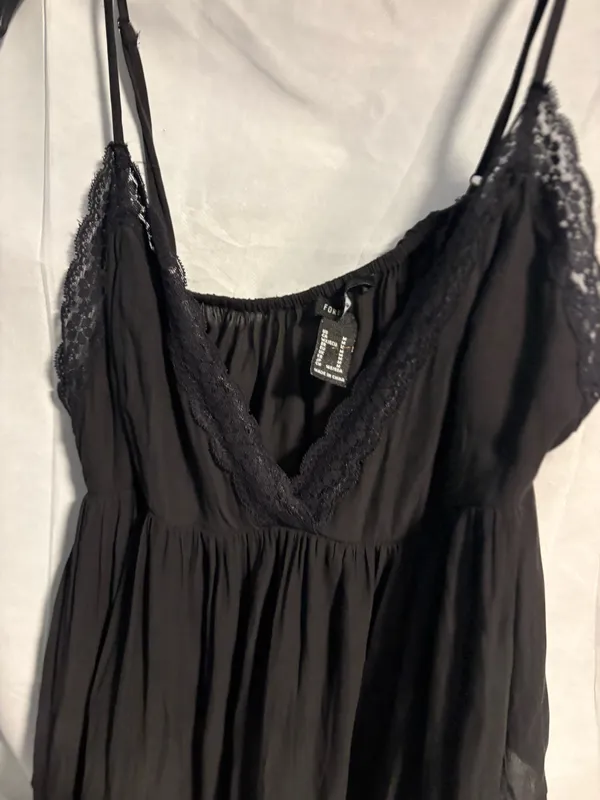 FOREVER 21 Black Lace Trim V-Neck Spaghetti Strap Camisole Tank Sleeveless M - Image 2
