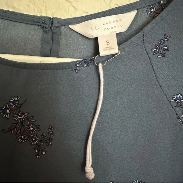 LC Lauren Conrad | Blue Floral High Low Bell Sleeve‎ Blouse Size Small - Image 9
