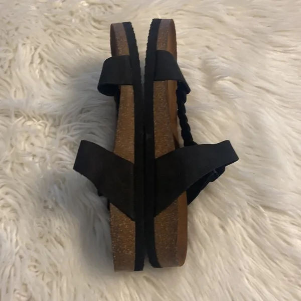 White Mountain Black and Brown Footbeds sandals size 9M BNWOT - Image 4