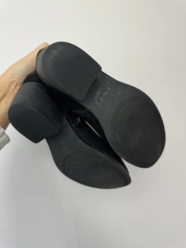 Qupid Black Suede Ankle Boots - Image 4