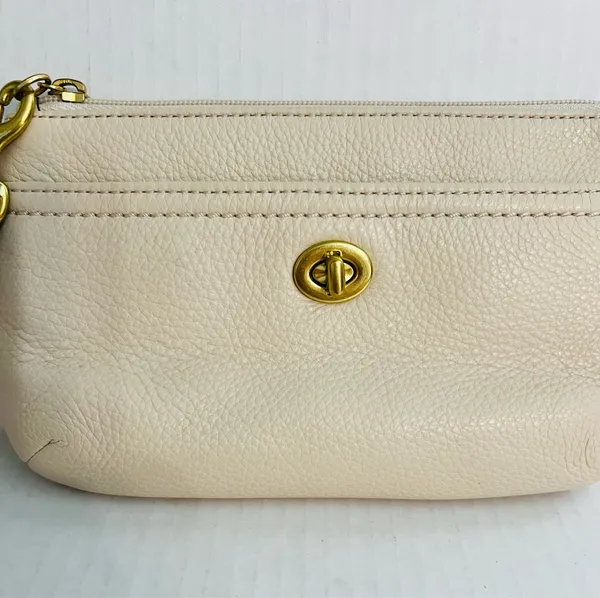 Coach Park Leather Beige Wristlet Clutch with Gold Accents F49472 - Image 2