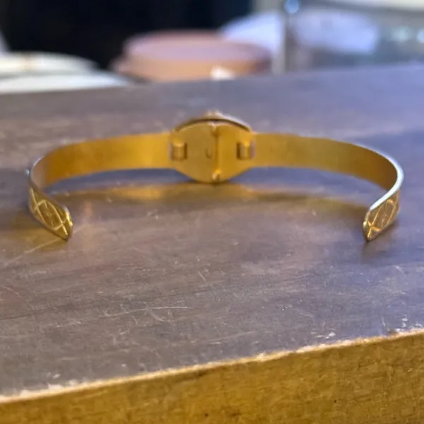 Vintage gold tone embossed red shield cross cuff bracelet - Image 4