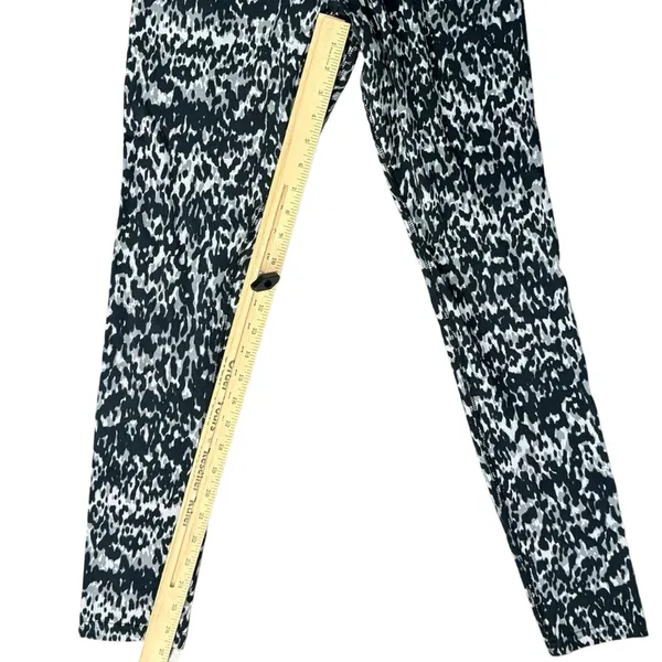 Nike Black Gray White Mottled Print Camouflage Soft Pull On Leggings size M - Image 3