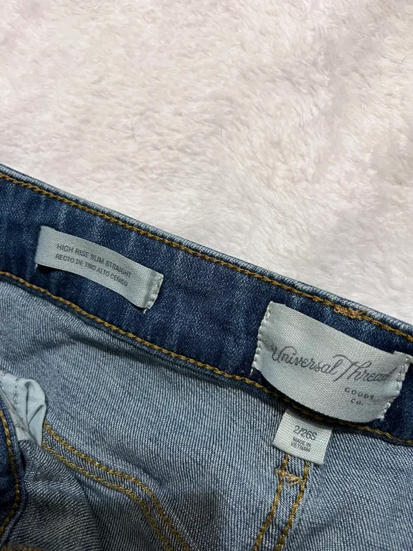 Universal Thread Jeans Size 26 - Image 3