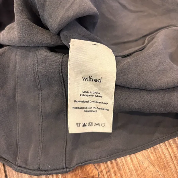 Aritzia Wilfred 100% Silk Charcoal Gray V Neck Open Back Blouse Women's Small - Image 5